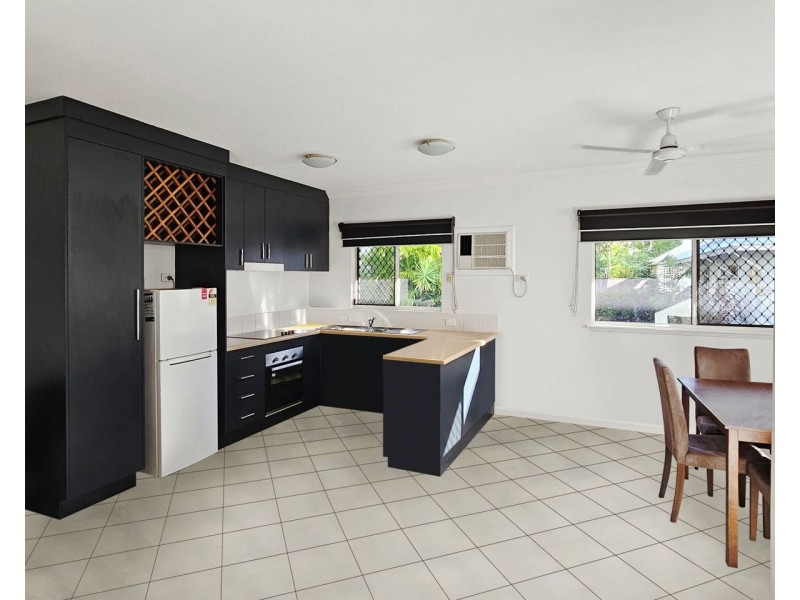 2/5 Lily Street, Cairns North QLD 4870