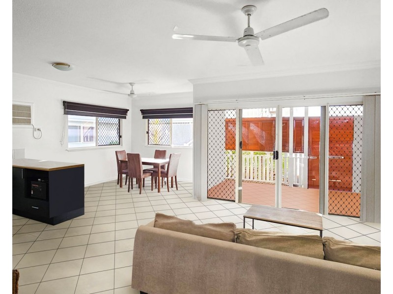 2/5 Lily Street, Cairns North QLD 4870