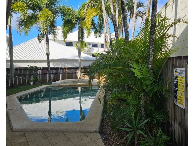 2/5 Lily Street, Cairns North QLD 4870