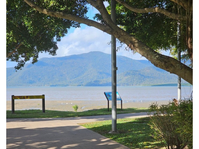 2/5 Lily Street, Cairns North QLD 4870