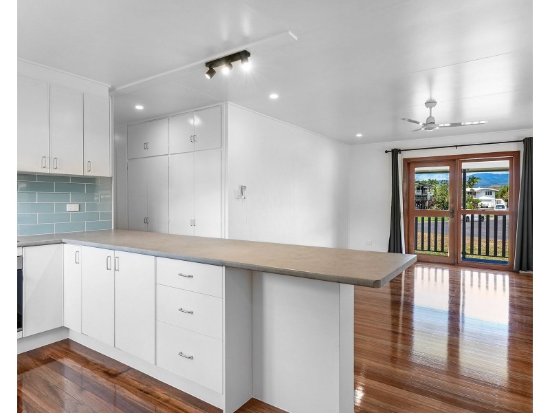 6 Jacaranda Close, Manunda QLD 4870