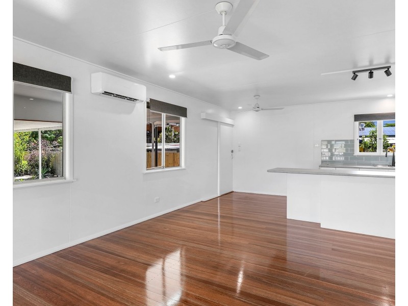 6 Jacaranda Close, Manunda QLD 4870