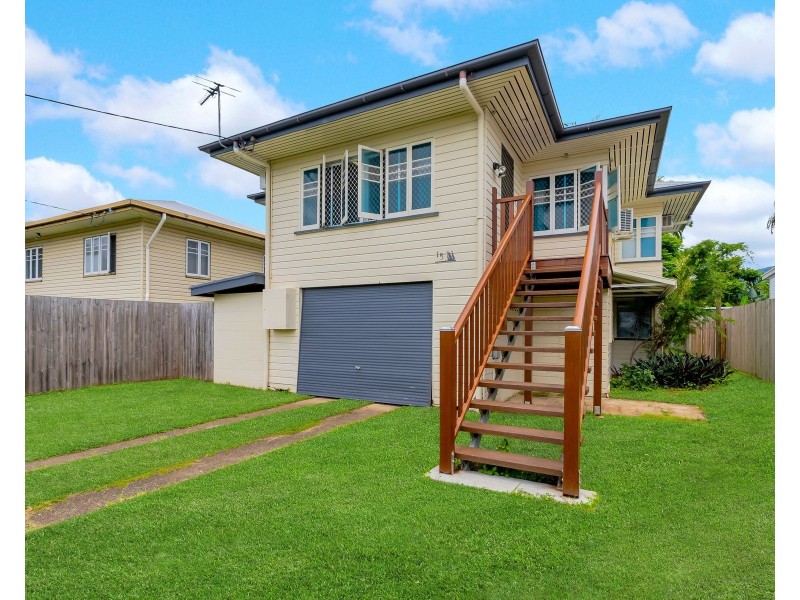 15 Chaplain Avenue, Manunda QLD 4870