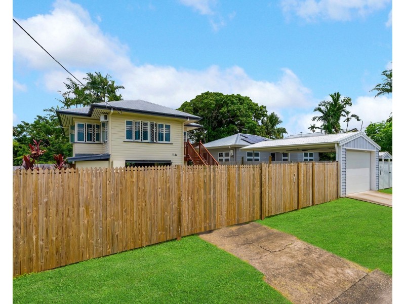 15 Chaplain Avenue, Manunda QLD 4870