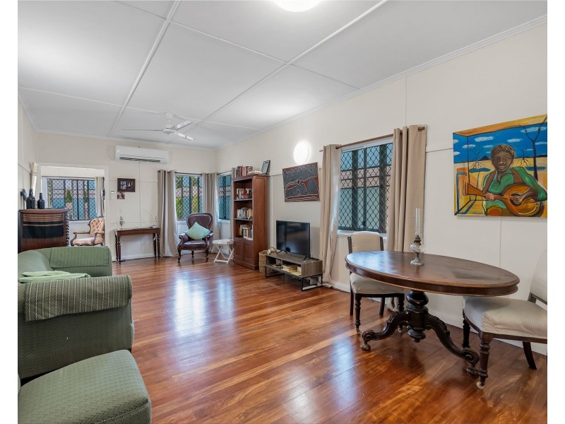 15 Chaplain Avenue, Manunda QLD 4870