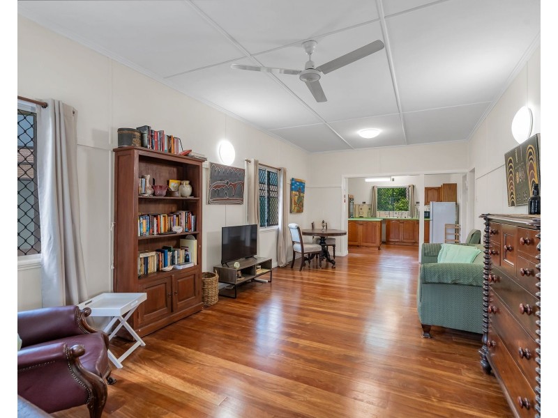 15 Chaplain Avenue, Manunda QLD 4870