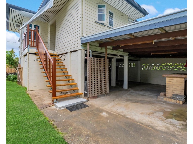15 Chaplain Avenue, Manunda QLD 4870