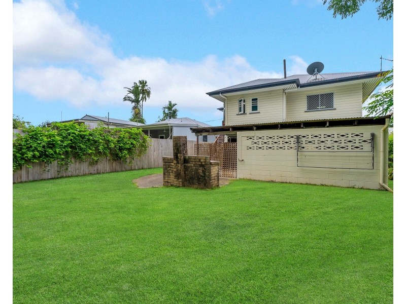 15 Chaplain Avenue, Manunda QLD 4870