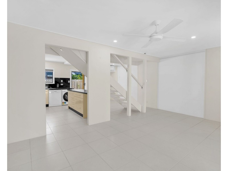 2/20-22 Corkill Street, Freshwater QLD 4870