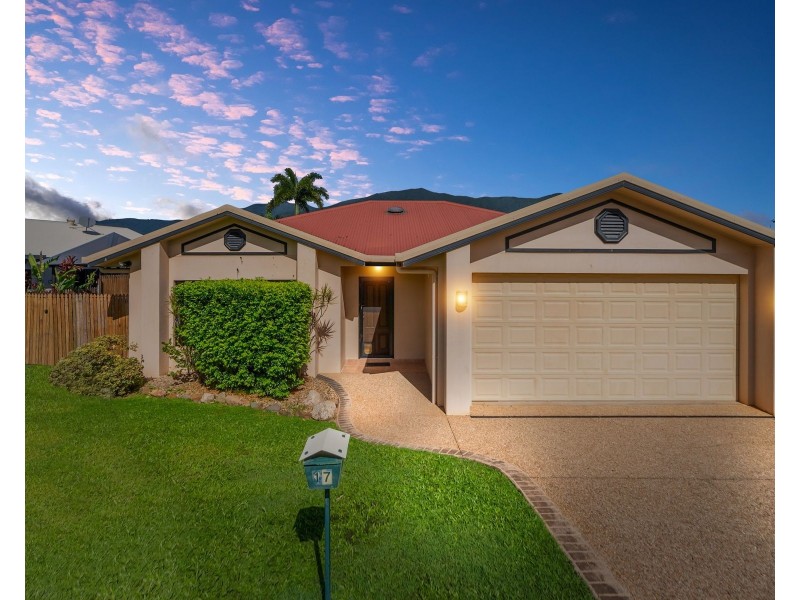17 Saint Albans Close, Brinsmead QLD 4870
