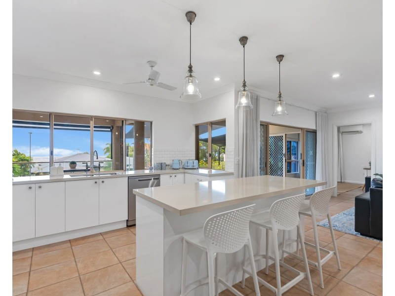 19 Oceanview Place, Mooroobool QLD 4870