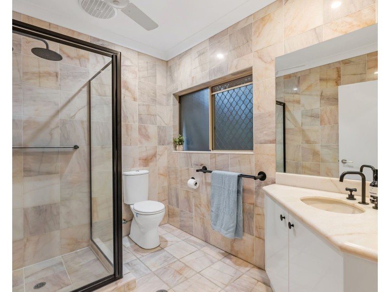 19 Oceanview Place, Mooroobool QLD 4870