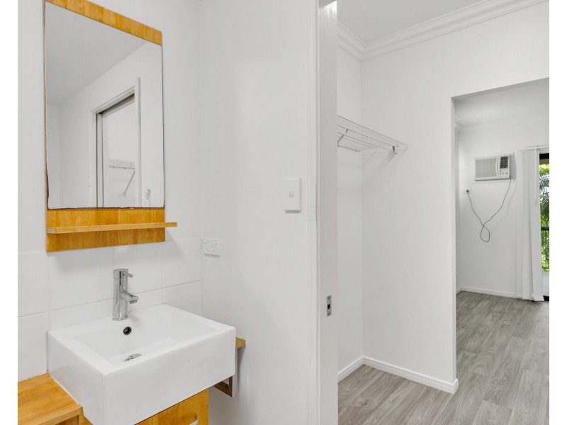 3/83 Hayward Street, Mooroobool QLD 4870