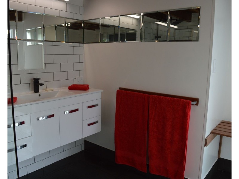 27 Okeefe Street, Cairns North QLD 4870