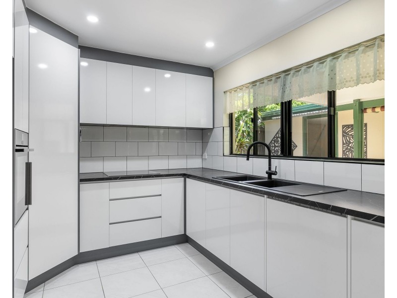 10 Monica Close, Holloways Beach QLD 4878