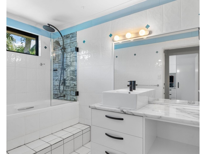 10 Monica Close, Holloways Beach QLD 4878