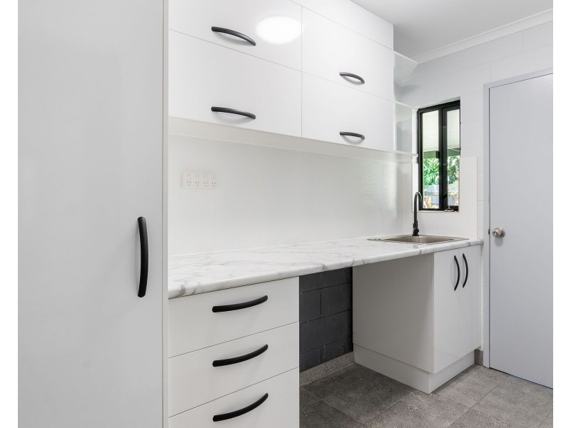 10 Monica Close, Holloways Beach QLD 4878