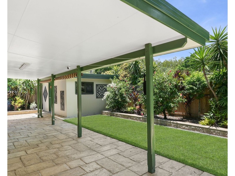 10 Monica Close, Holloways Beach QLD 4878