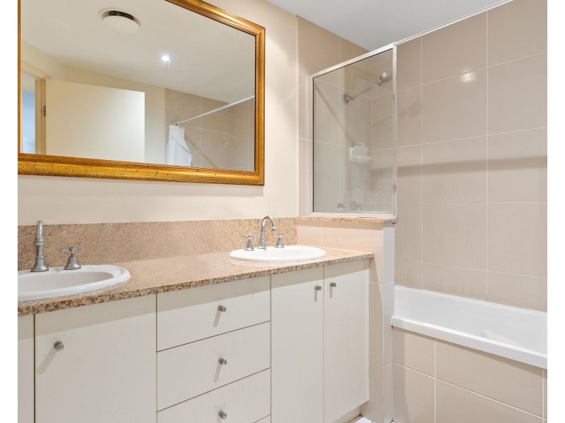 1758/2-10 Greenslopes Street, Cairns North QLD 4870