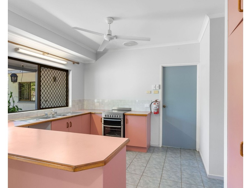 1 Wallum Close, Holloways Beach QLD 4878