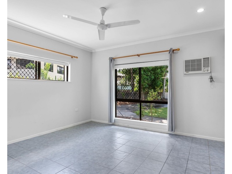 1 Wallum Close, Holloways Beach QLD 4878