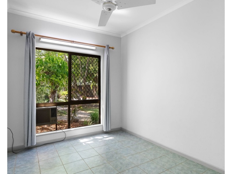 1 Wallum Close, Holloways Beach QLD 4878