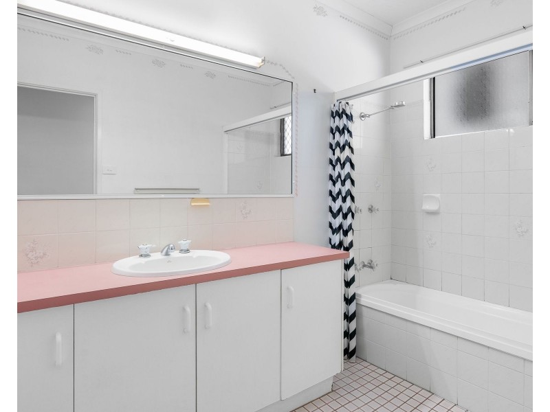 1 Wallum Close, Holloways Beach QLD 4878