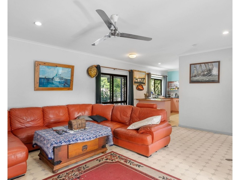 1 Wallum Close, Holloways Beach QLD 4878