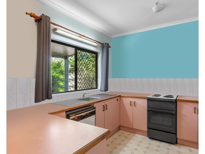 1 Wallum Close, Holloways Beach QLD 4878