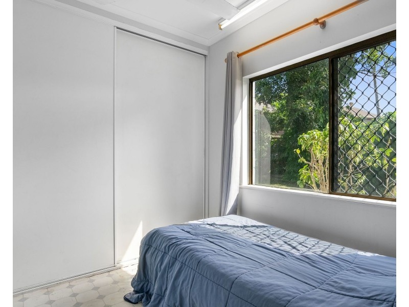 1 Wallum Close, Holloways Beach QLD 4878