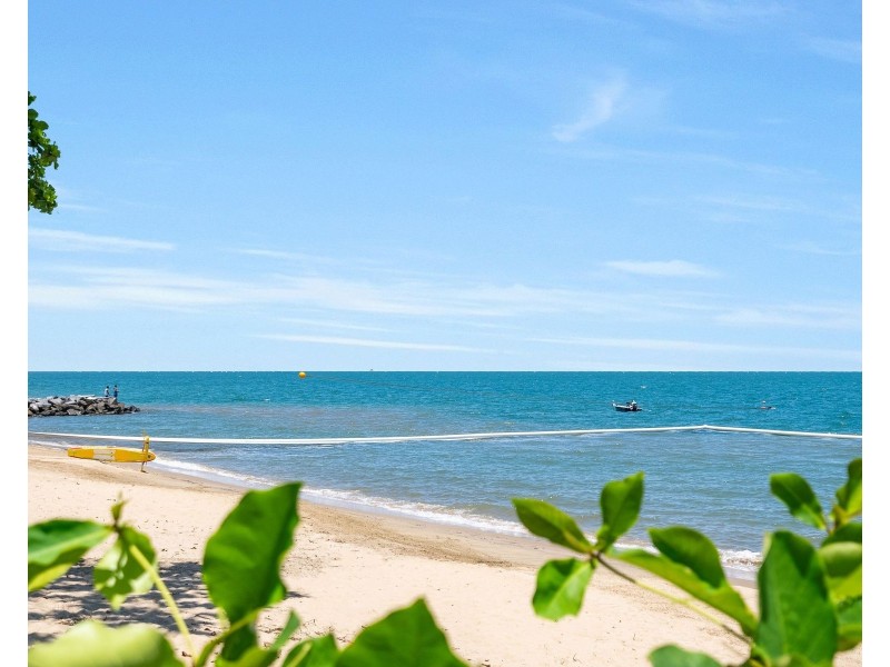 1 Wallum Close, Holloways Beach QLD 4878