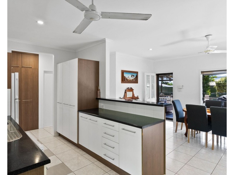 27 Carnation Drive, Mooroobool QLD 4870