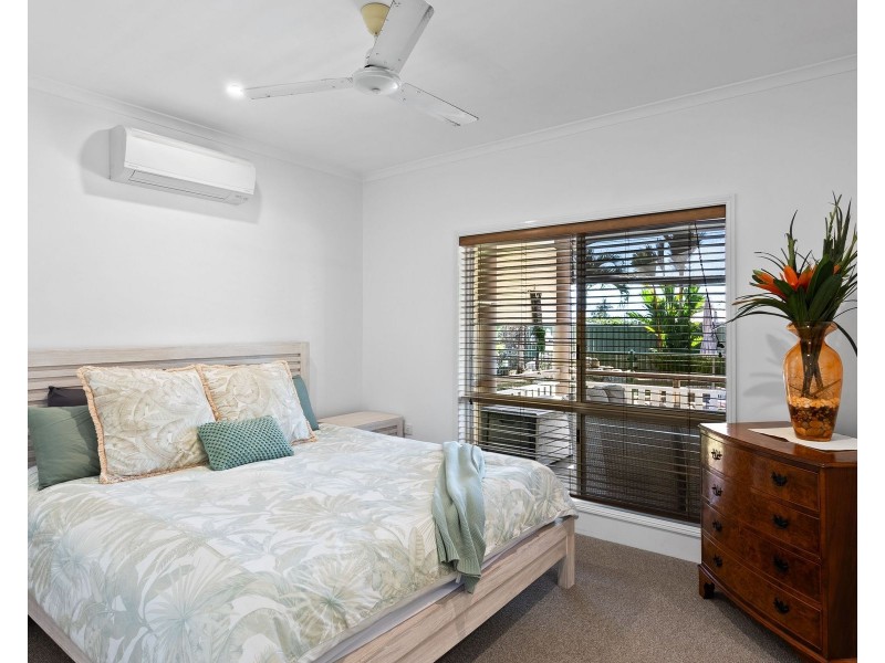 27 Carnation Drive, Mooroobool QLD 4870