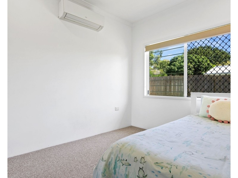 27 Carnation Drive, Mooroobool QLD 4870