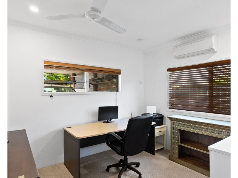 27 Carnation Drive, Mooroobool QLD 4870