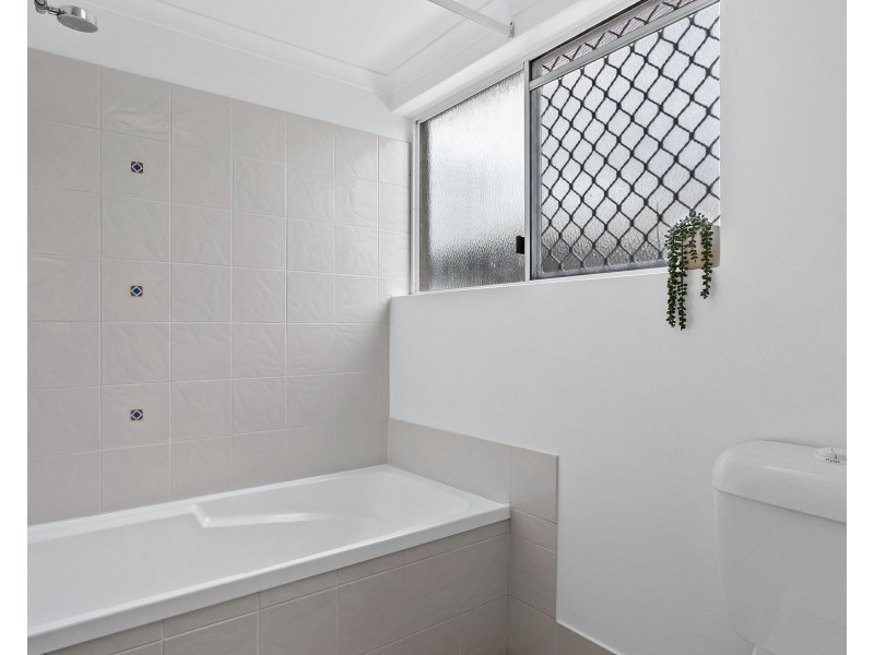 16/670-678 Bruce Highway, Woree QLD 4868