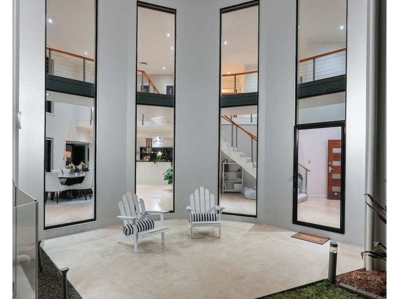 8 The Peak Road, Brinsmead QLD 4870