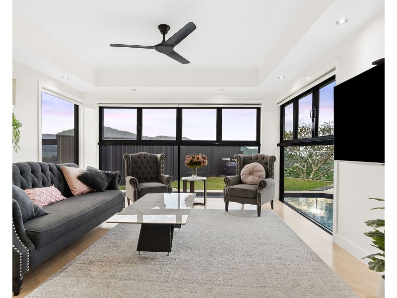 8 The Peak Road, Brinsmead QLD 4870