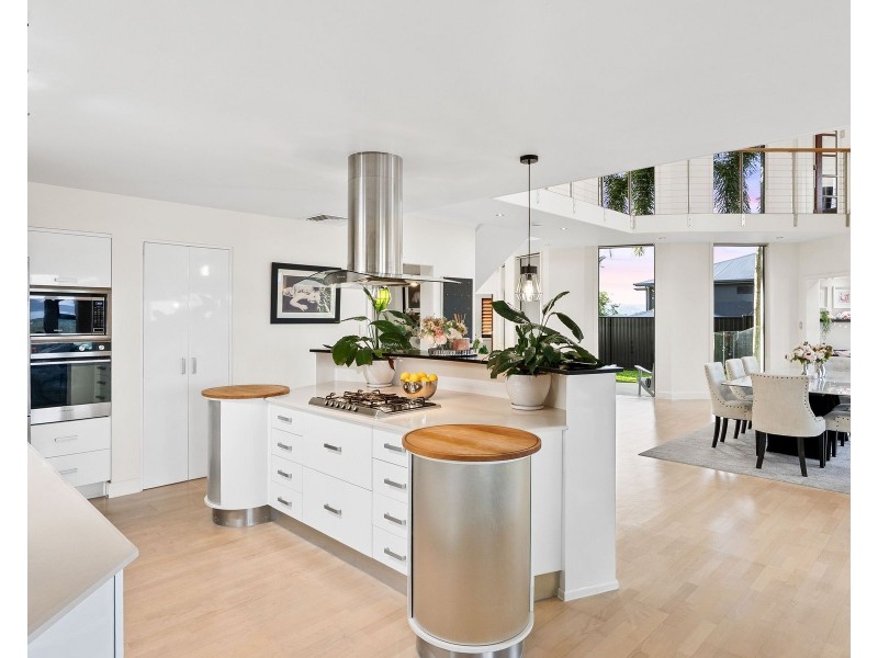 8 The Peak Road, Brinsmead QLD 4870