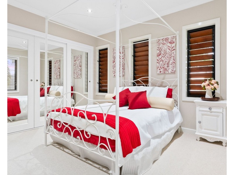 8 The Peak Road, Brinsmead QLD 4870