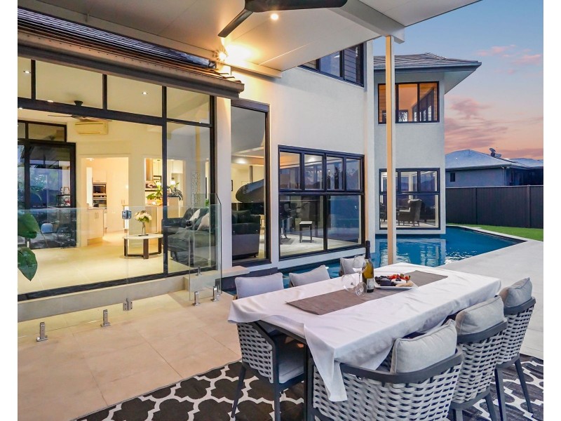 8 The Peak Road, Brinsmead QLD 4870