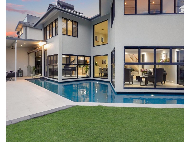 8 The Peak Road, Brinsmead QLD 4870