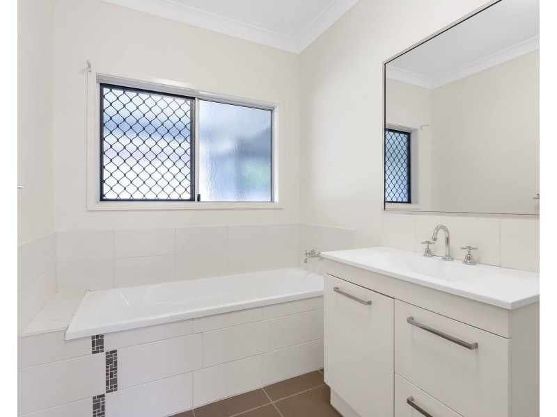 17 Hetherton Street, Smithfield QLD 4878