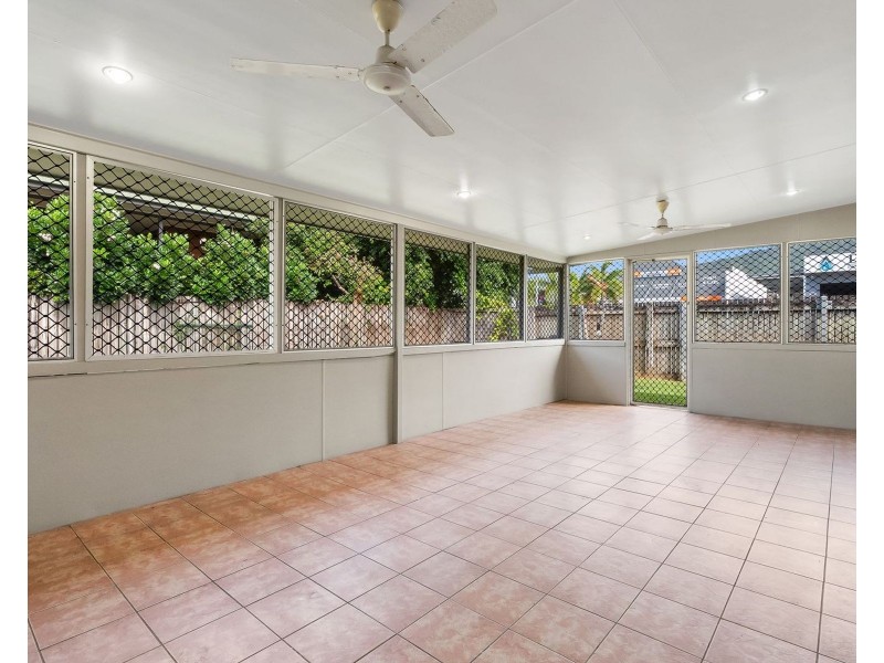 17 Hetherton Street, Smithfield QLD 4878