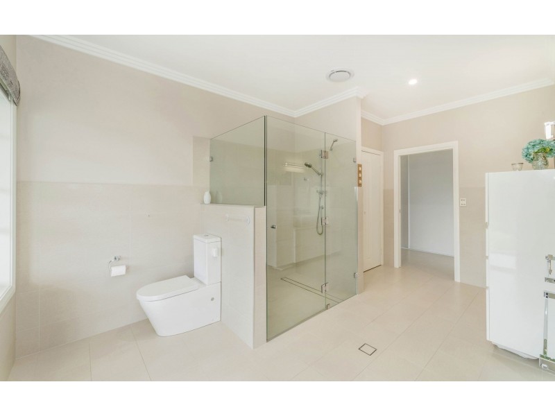 5 Ayre Close, The Pinnacles NSW 2460