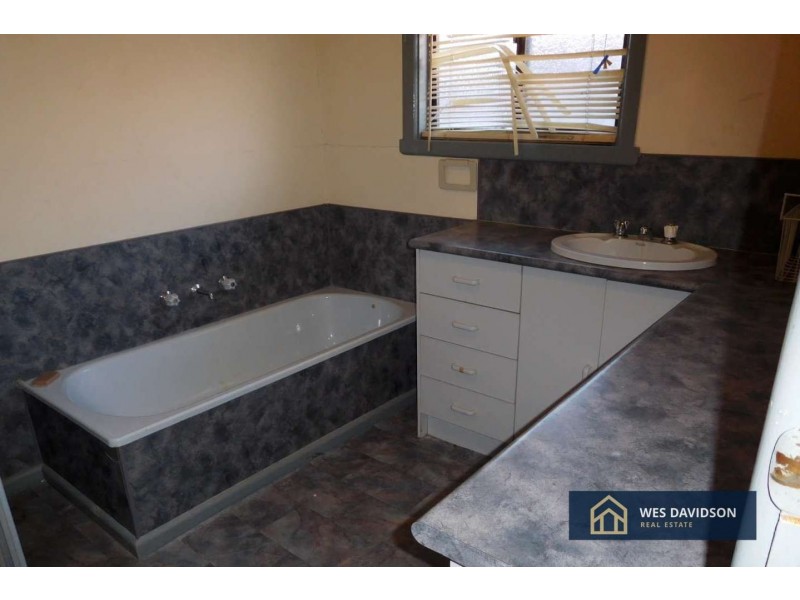 28 Dimboola Road, Nhill VIC 3418