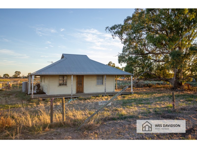 42 Butlers Road, Riverside VIC 3401