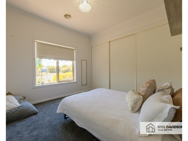 4 Creasey Court, Vectis VIC 3401