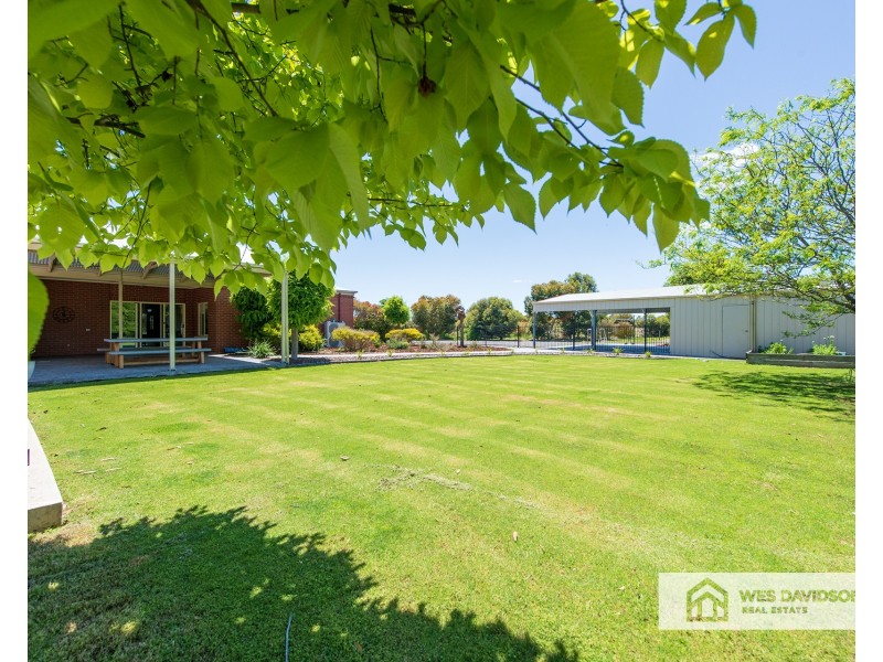 4 Creasey Court, Vectis VIC 3401