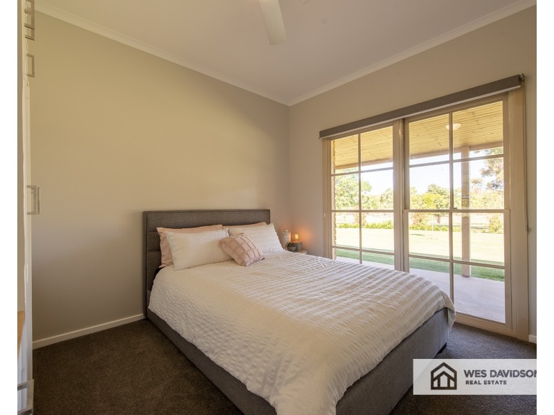 21 Grant Drive, Dooen VIC 3401